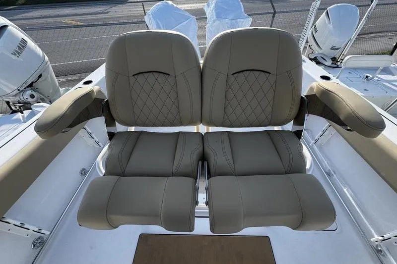  Yacht Photos Pics 2026 Sportsman Open 252 Center Console boat seats with armrests, featuring elegant diamond stitching.