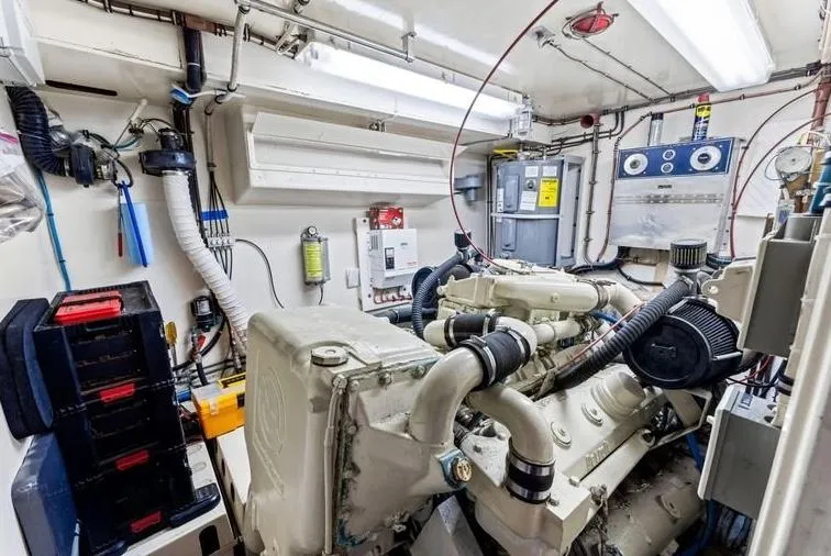 The Entertainer Yacht Photos Pics Engine room of 1984 Hatteras 61 Cockpit MY, featuring mechanical components and control systems.