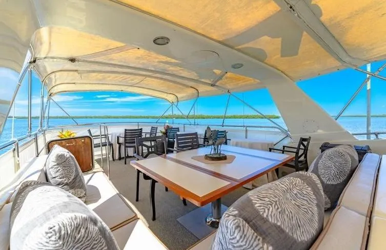 The Entertainer Yacht Photos Pics Luxurious 1984 Hatteras 61 Cockpit yacht with spacious outdoor seating and dining area.