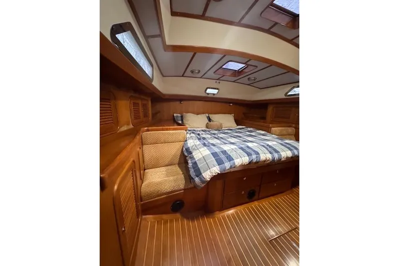 "fast Water" Yacht Photos Pics Luxurious 2006 Tayana Deck Salon interior with cozy bed and wooden finish.