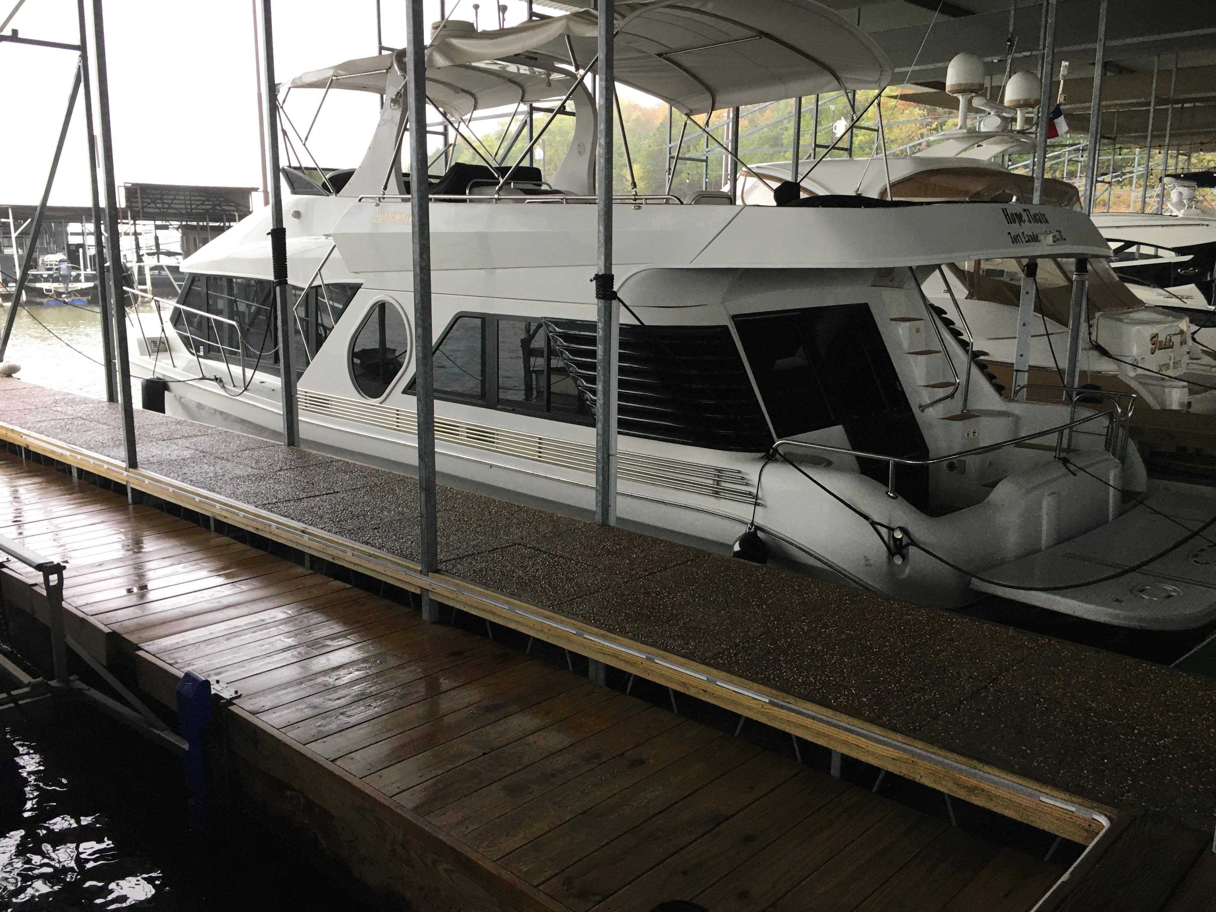 2002 Bluewater Yachts 5200