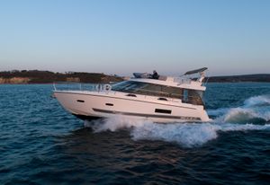 2011 Sealine F42