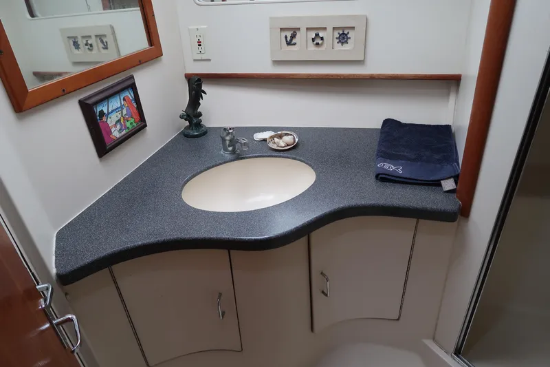 Doran Yacht Photos Pics 2002 Luhrs 40 Convertible bathroom with curved countertop and sink.