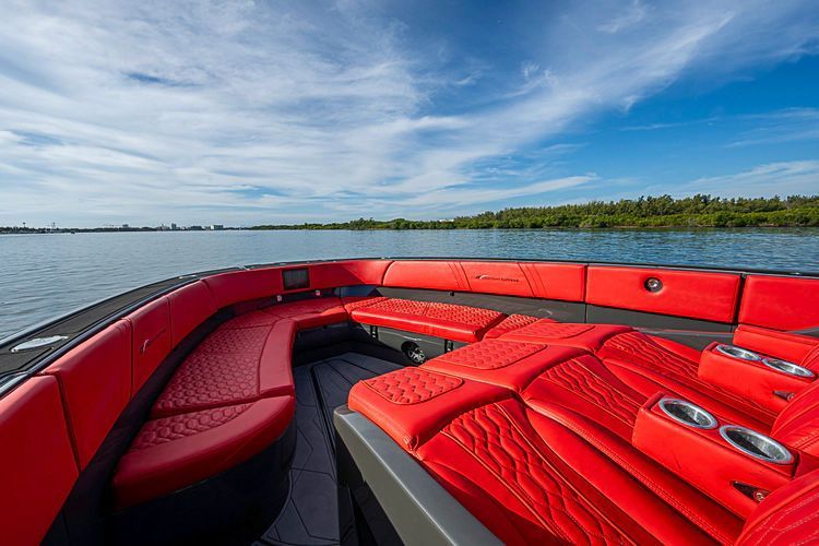 2021 Midnight Express 43 