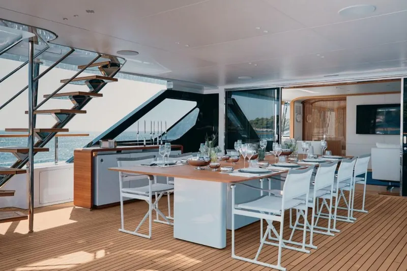  Yacht Photos Pics Benetti Motopanfilo 37 - D Yachts