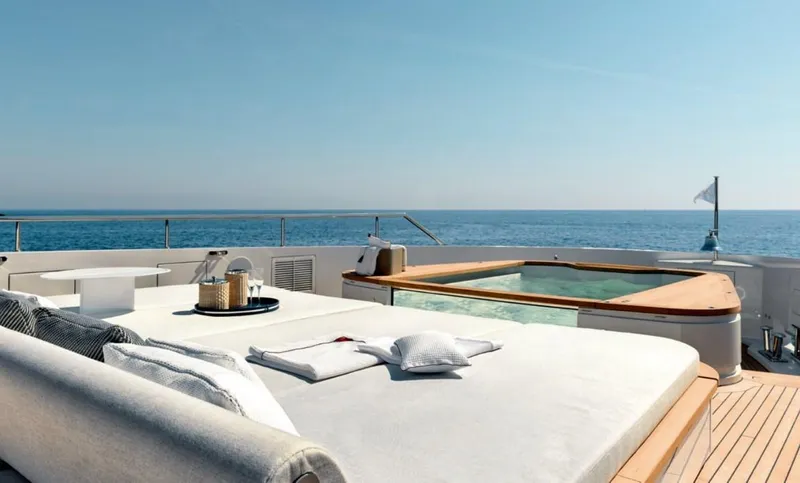  Yacht Photos Pics Benetti Motopanfilo 37 - D Yachts