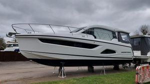 2023 Sealine C390