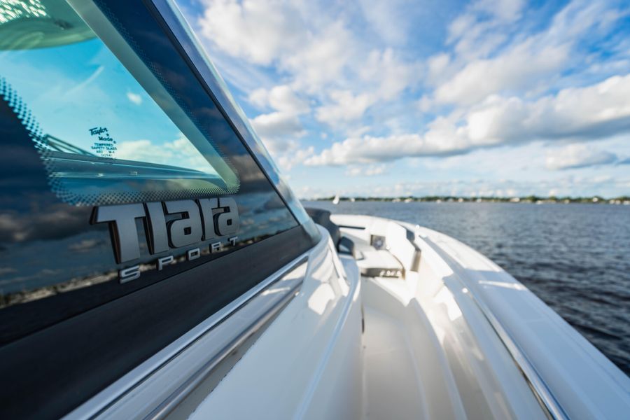 2021 Tiara Yachts 43 LS