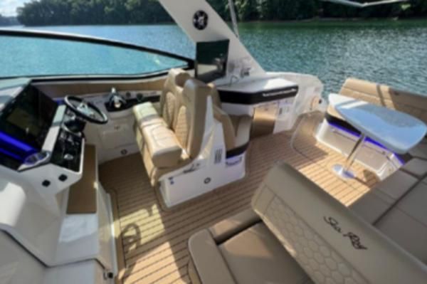 2021 Sea Ray Sundancer 320 Coupe