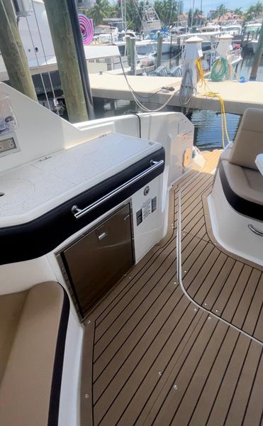 2021 Sea Ray Sundancer 320 Coupe