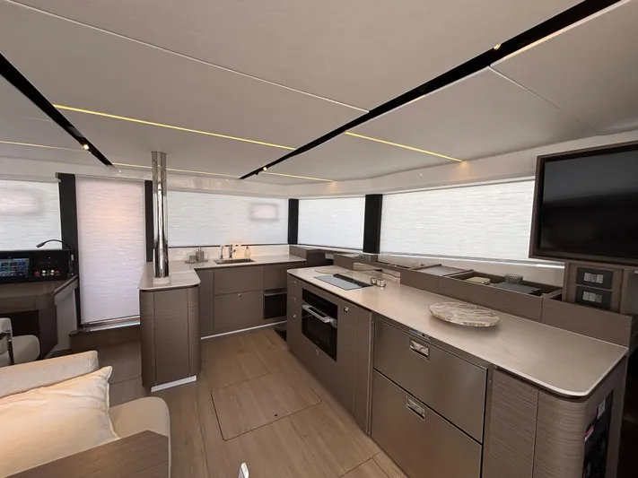 C1011 Yacht Photos Pics 