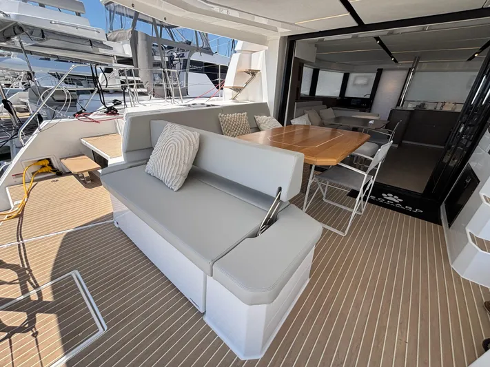 C1011 Yacht Photos Pics 