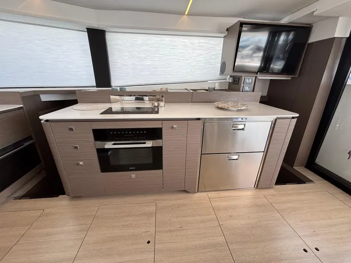 C1011 Yacht Photos Pics 