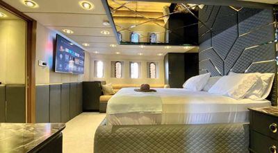Yacht