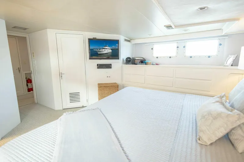  Yacht Photos Pics Luxurious 1989 Hatteras Custom Cockpit yacht bedroom with TV and modern decor.