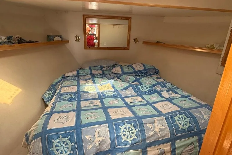  Yacht Photos Pics Cozy cabin bedroom in 2000 LEBLANC Leo 38 boat with nautical-themed bedding.