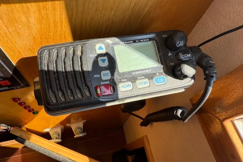  Yacht Photos Pics VHF marine radio on LEBLANC Leo 38, 2000 model, mounted on wooden panel.