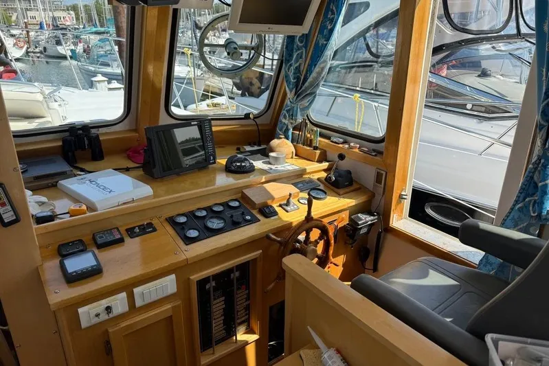  Yacht Photos Pics Interior of a 2000 LEBLANC Leo 38 boat cockpit with navigation equipment.