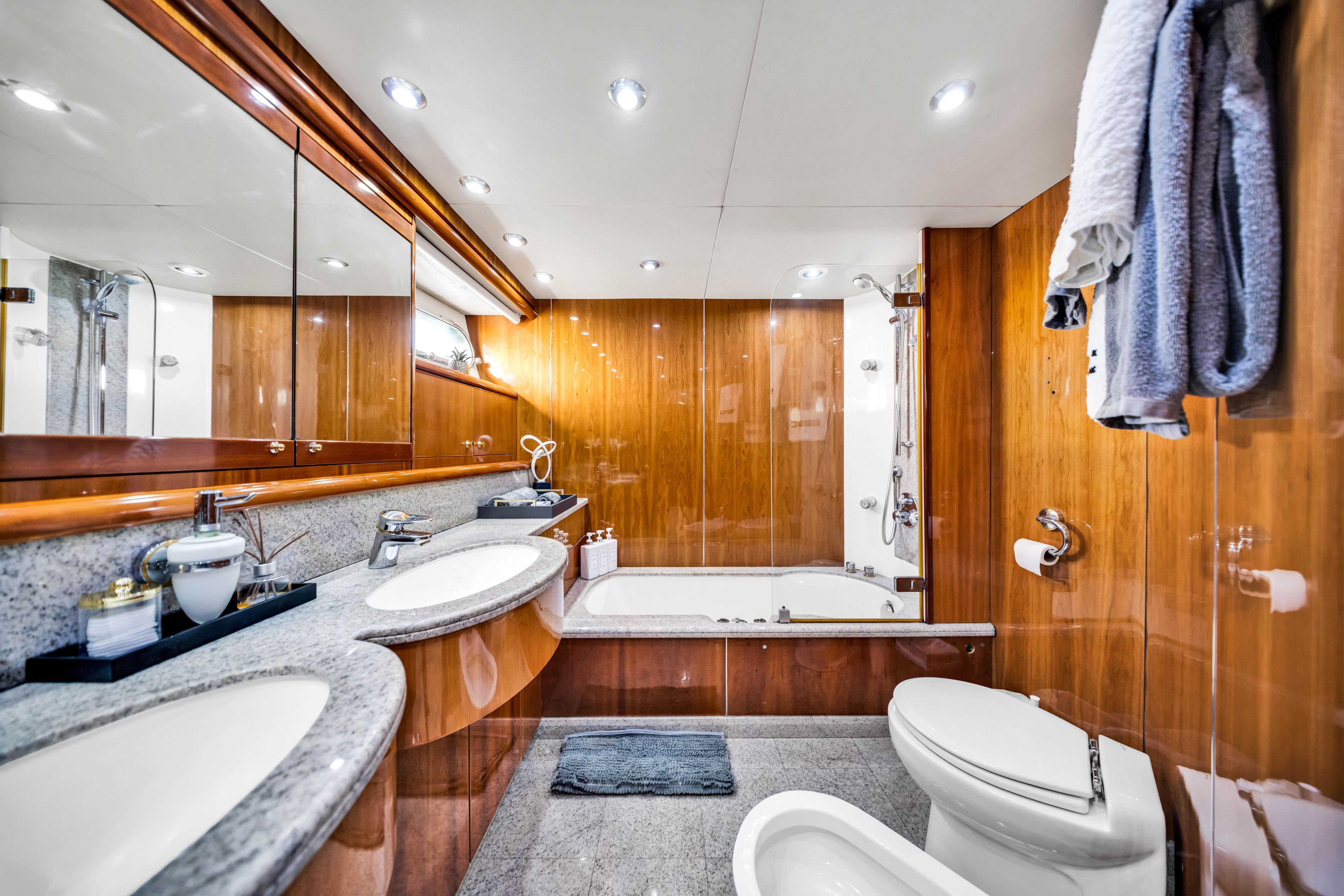 Yacht