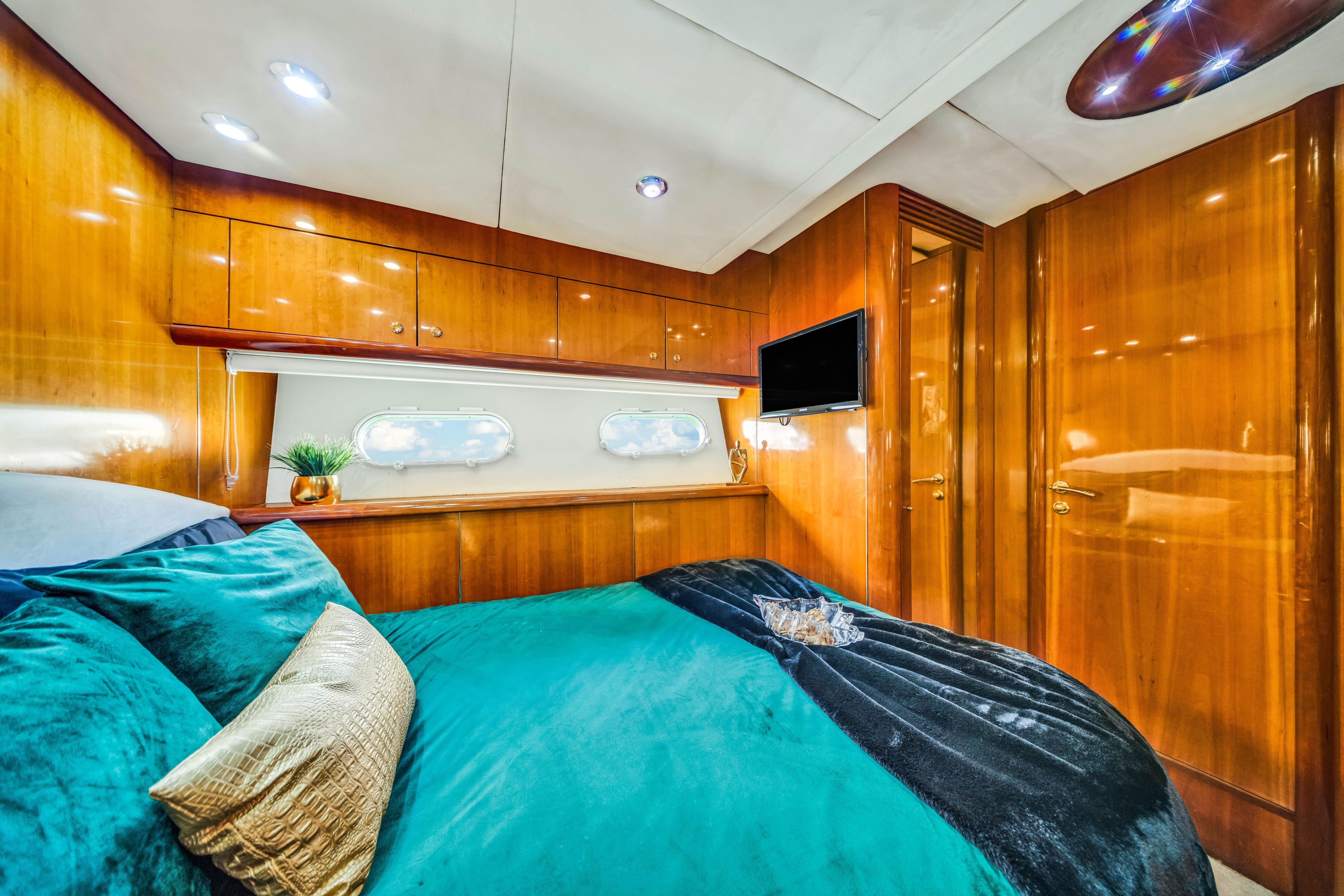 Yacht