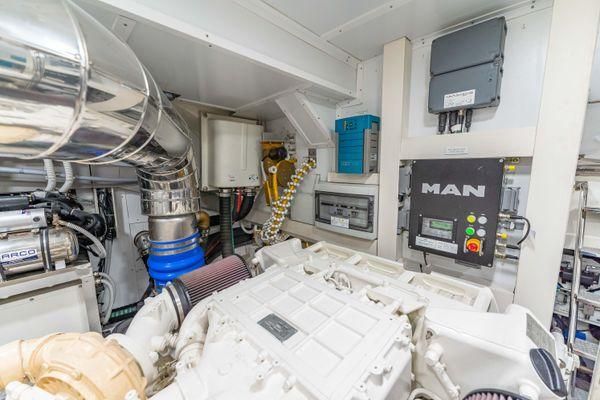 2018 Monte Carlo Yachts 70 