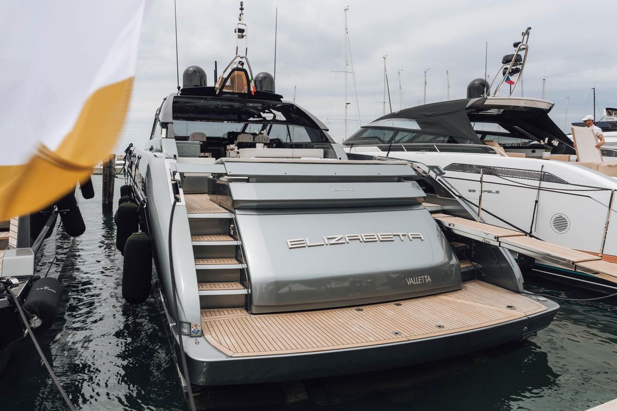 2022 Riva 74 