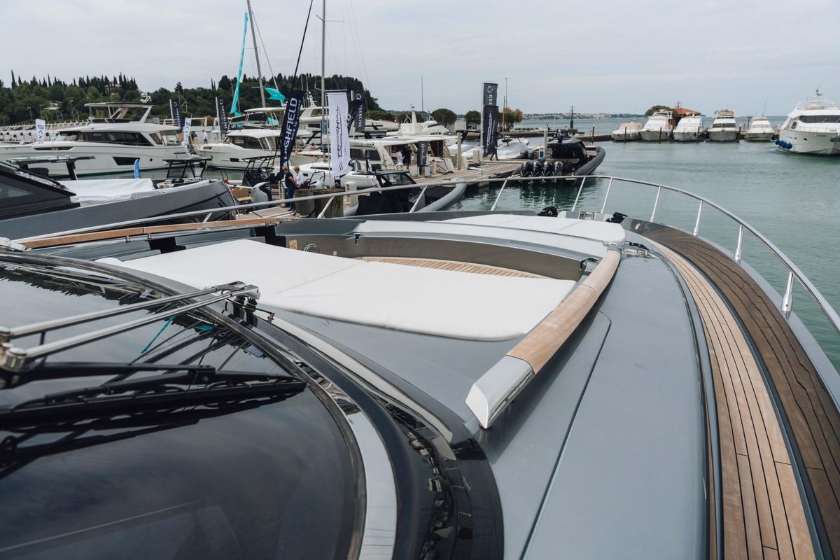 2022 Riva 74 