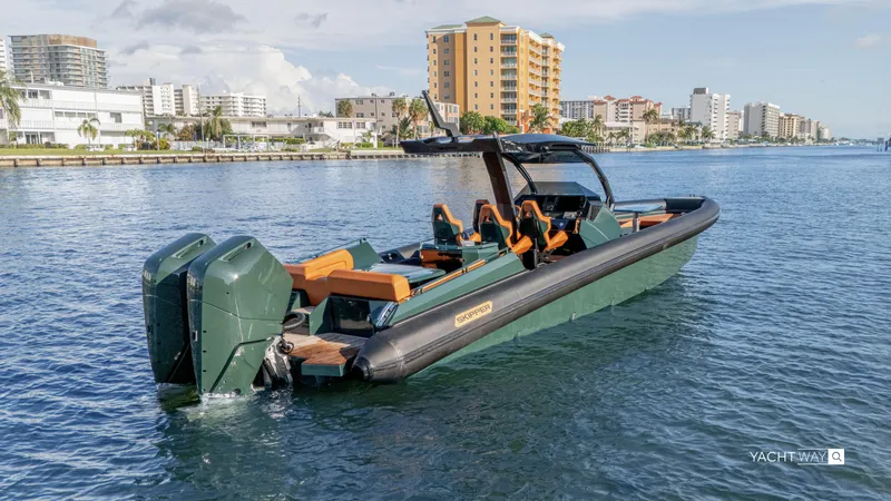 New 2025 Skipper 38 Twin 400 V10 Yacht Photos Pics Skipper-BSK 38 boat, 2025 model, on water with cityscape background.