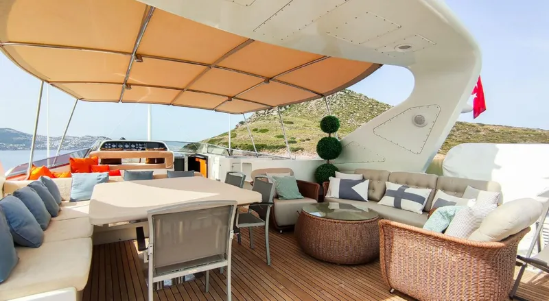  Yacht Photos Pics FLYBRIDGE Falcon 102