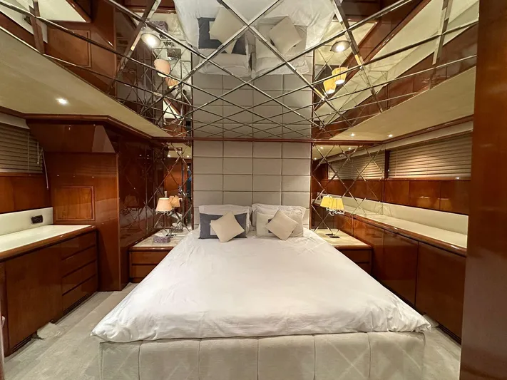  Yacht Photos Pics Falcon 102