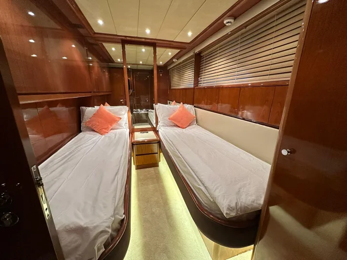  Yacht Photos Pics Falcon 102