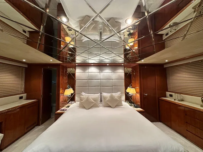  Yacht Photos Pics Falcon 102