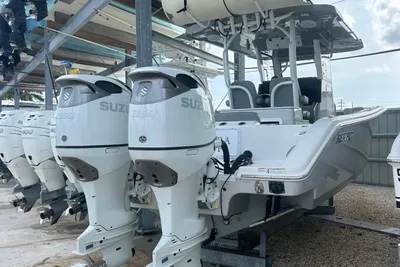 Sea Pro 320 DLX Center Console