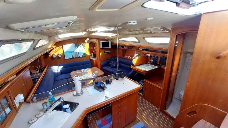  Yacht Photos Pics Main cabin looking fwd
