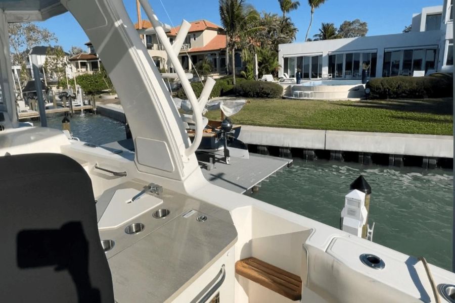 2020 Boston Whaler 350 Realm