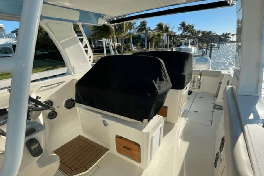 2020 Boston Whaler 350 Realm