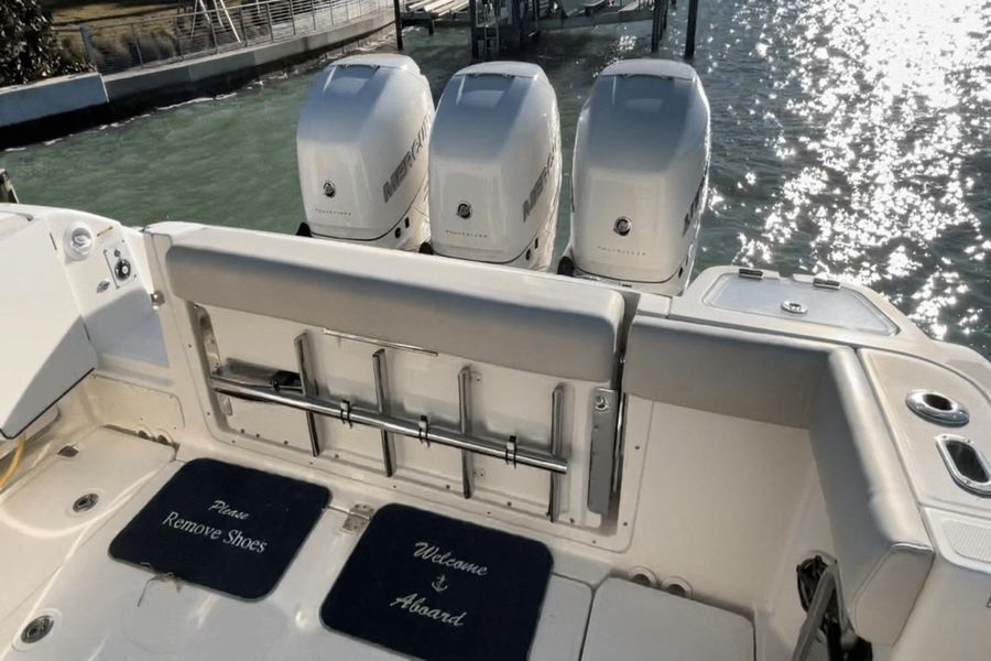 2020 Boston Whaler 350 Realm