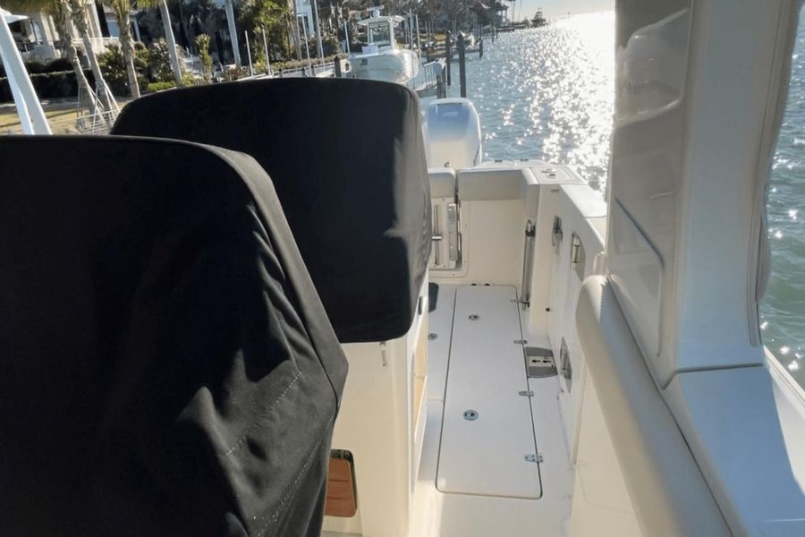 2020 Boston Whaler 350 Realm