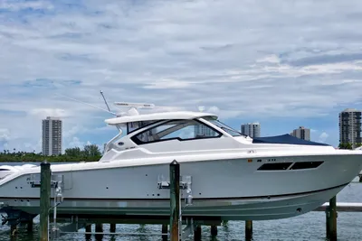 2021 Pursuit 365 Dual Console