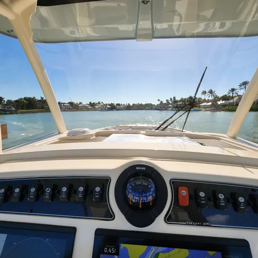 Liquid Asset Yacht Photos Pics 