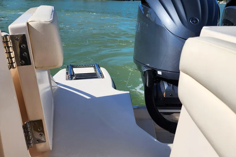 Liquid Asset Yacht Photos Pics 2022 Grady-White 326 CANYON boat stern with Yamaha outboard motor.