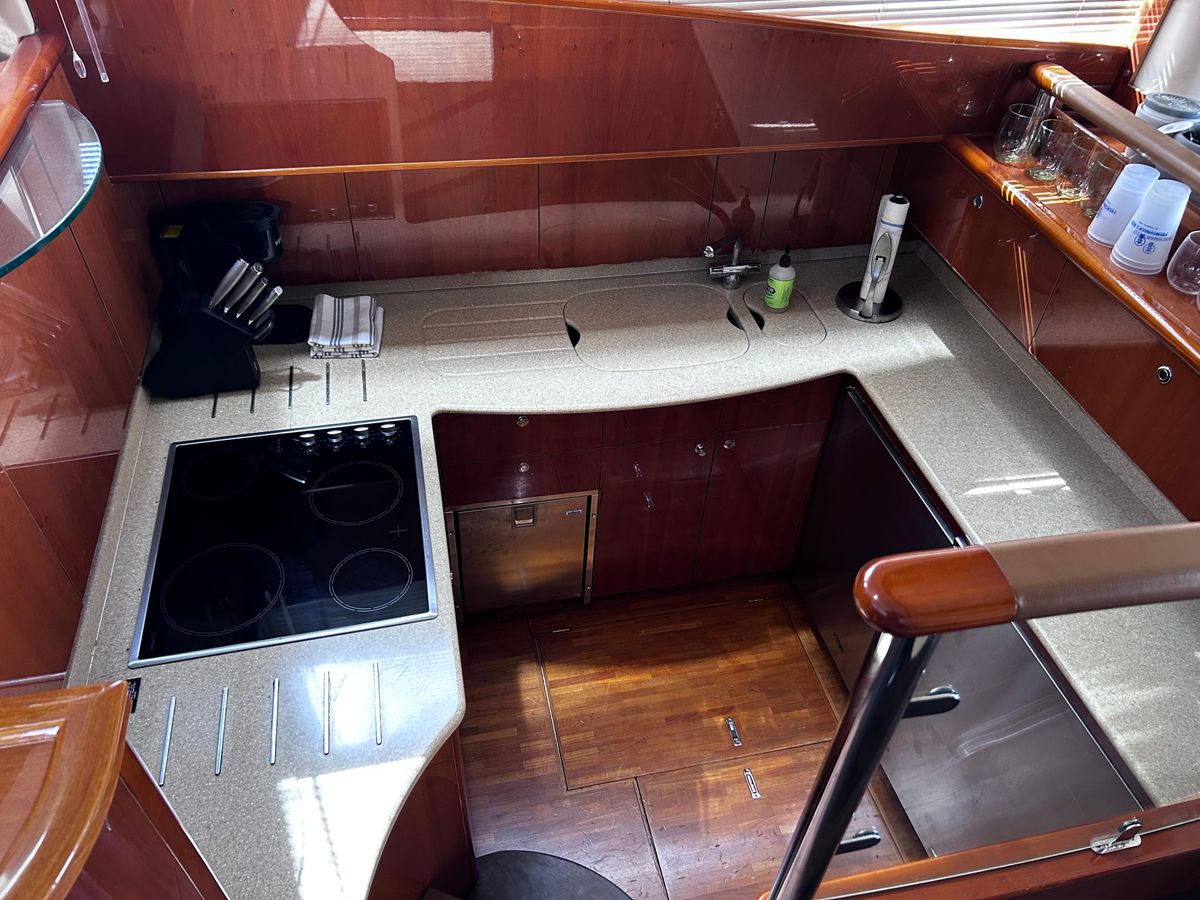 2006 Viking Princess 61 
