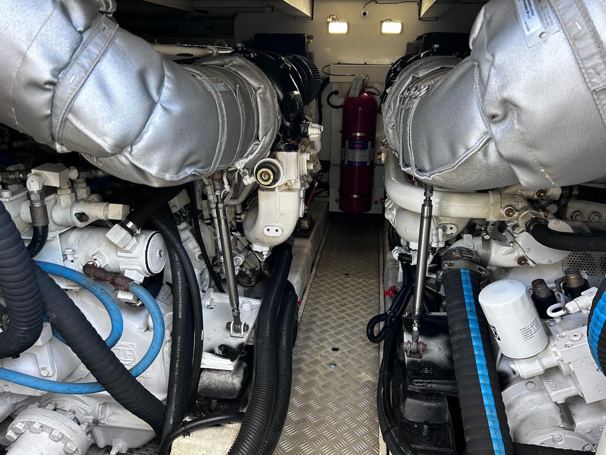 2006 Viking Princess 61 