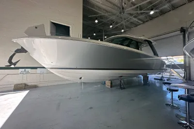Tiara Yachts 48 LS