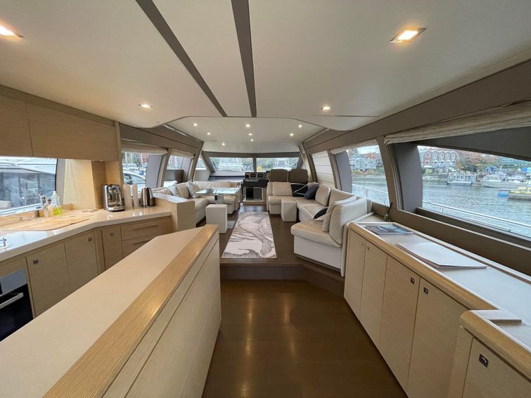 2014-69-2-ferretti-yachts-690