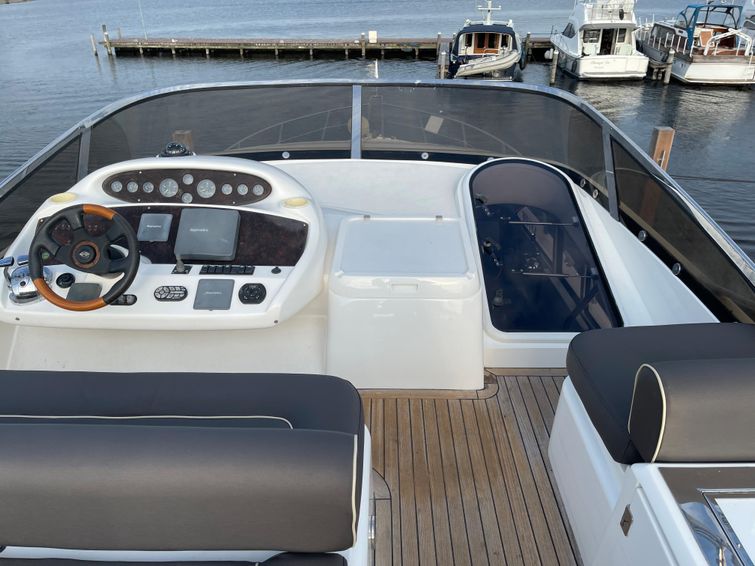 2003-58-9-sunseeker-manhattan-56