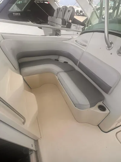  Yacht Photos Pics 2006 Hydra-Sports 33 Vx boat interior seating area with gray cushions.