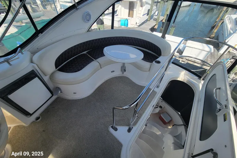 'perrydise' Yacht Photos Pics 2007 Meridian 341 Sedan ibridge with curved seating and table