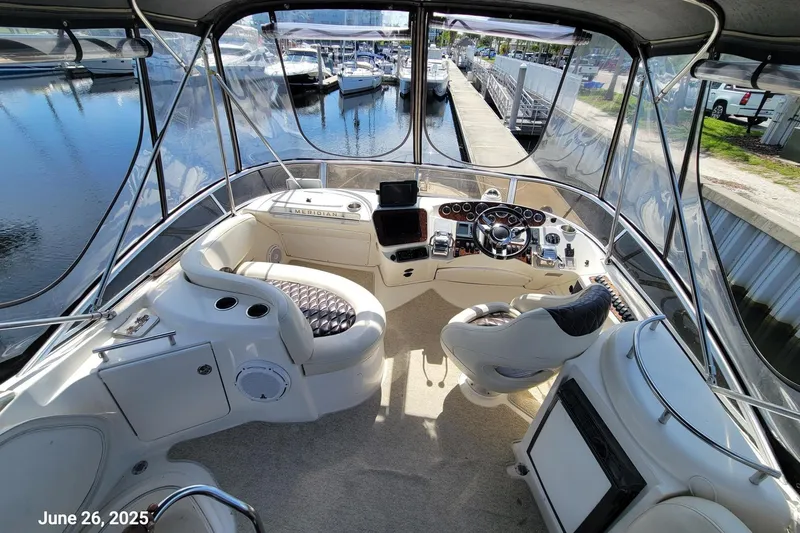 'perrydise' Yacht Photos Pics Bridge of 2007 Meridian 341 Sedan yacht with helm, seating