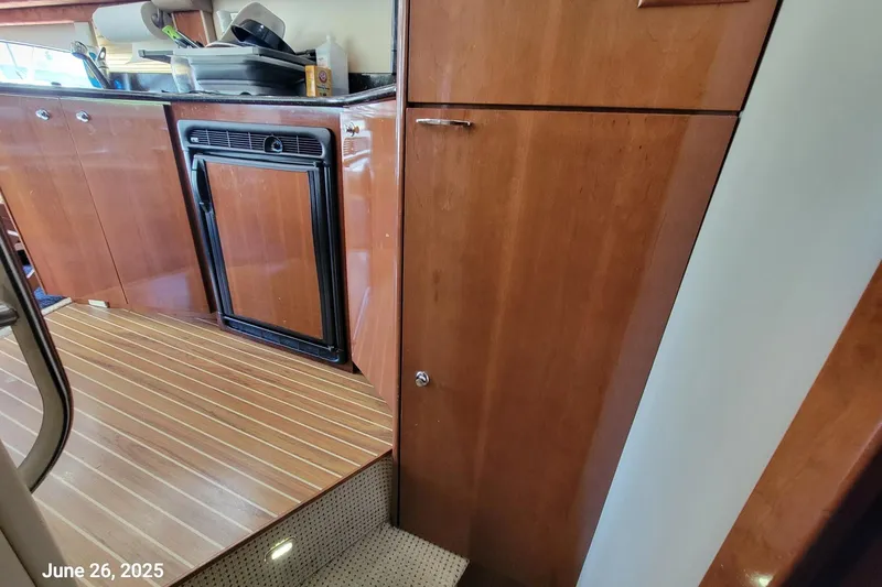 'perrydise' Yacht Photos Pics 2007 Meridian 341 Sedan yacht with wooden cabinetry in Galley